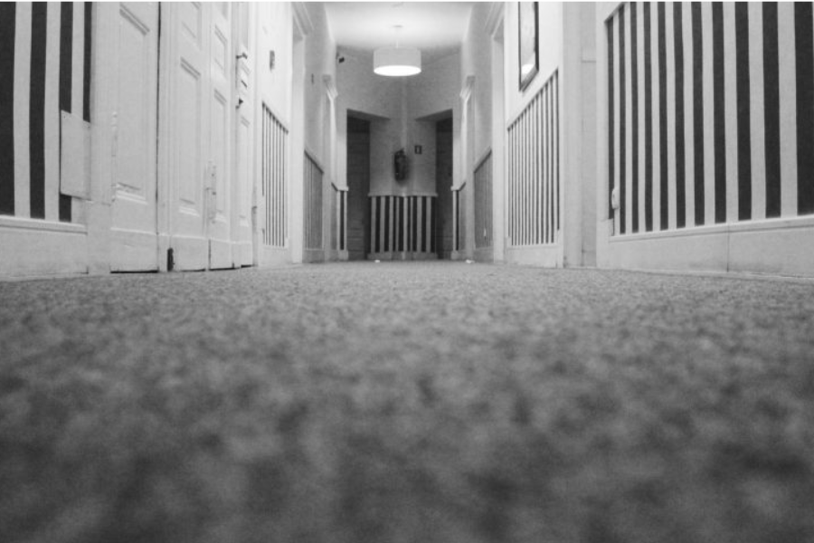 dark carpet is depressing